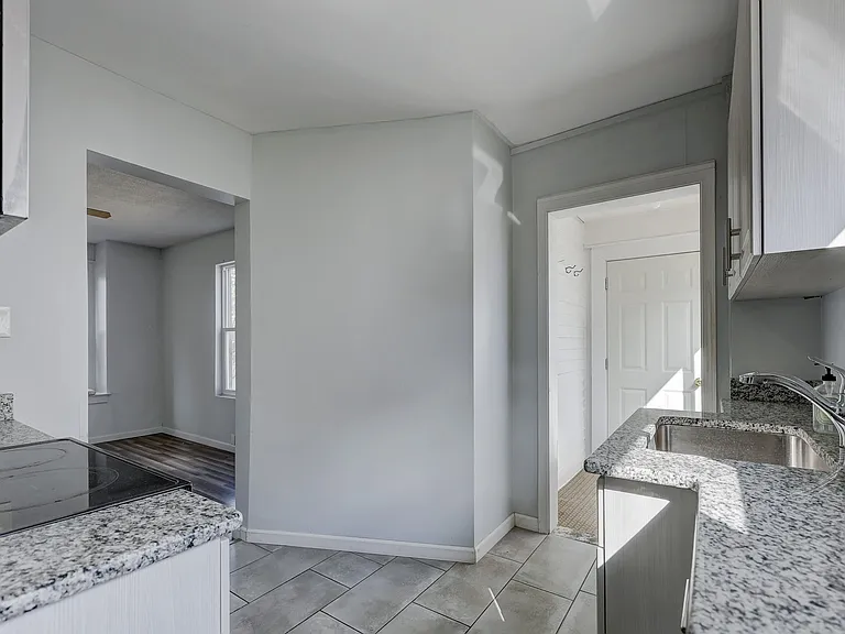 813 S Center St — Photo 13