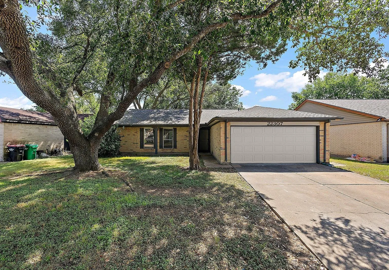 3 bed, 2.0 bath, 1269 sqft, $1,785 — Photo 1
