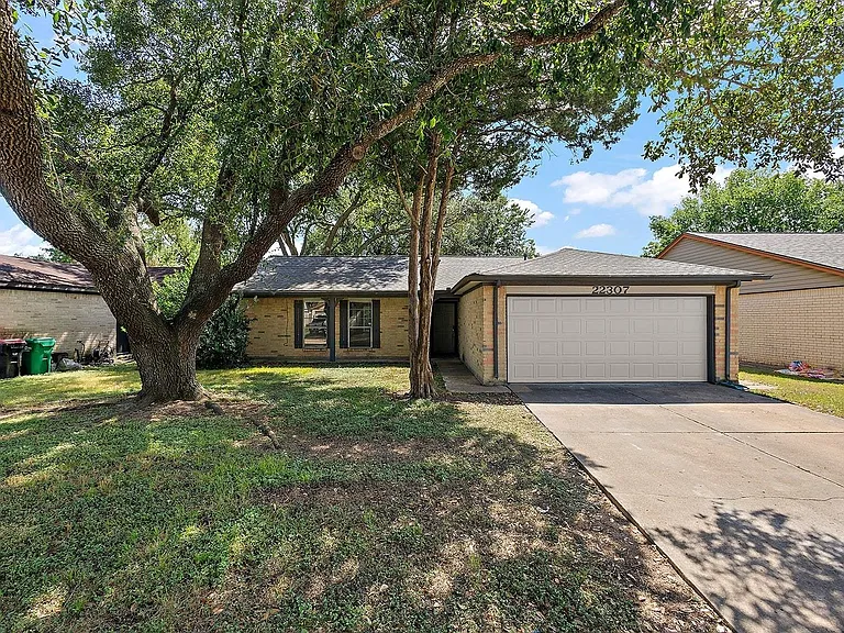 22307 Red River Dr — Photo 1