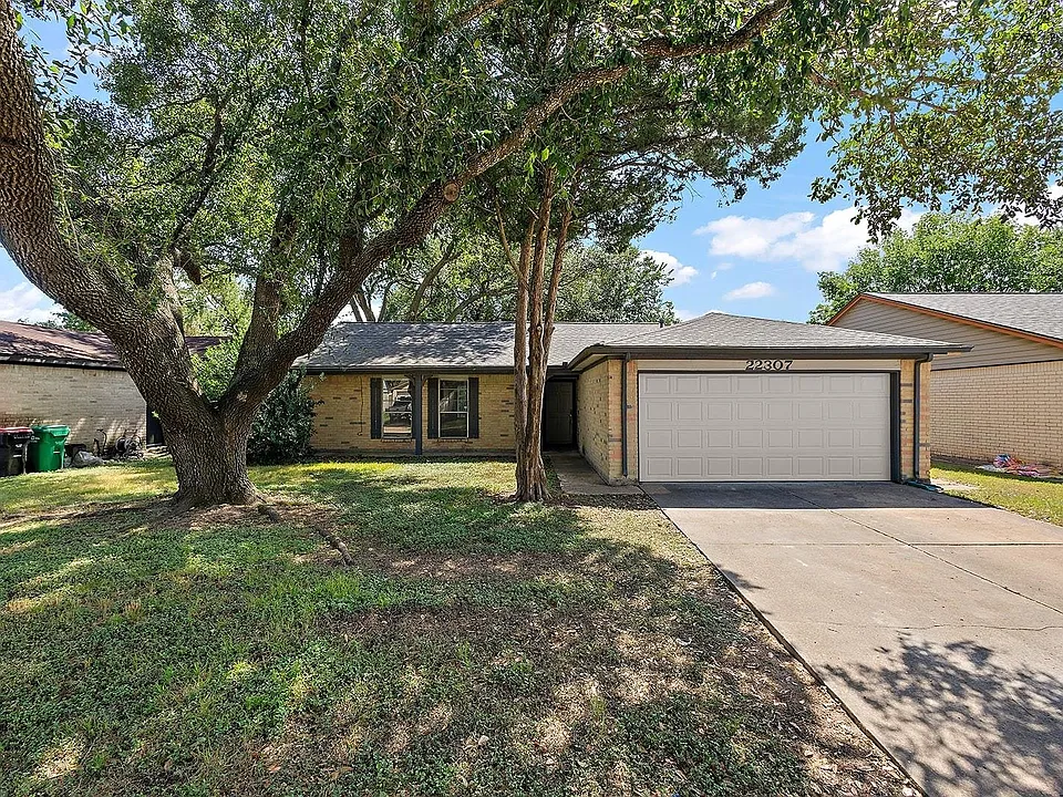 22307 Red River Dr