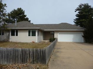 465 Division St, Iola, WI 54945