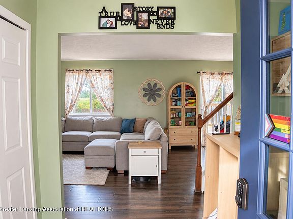 3rd image of 334 Price St