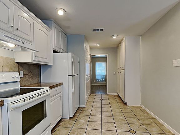 3rd image of 710 Oakland St