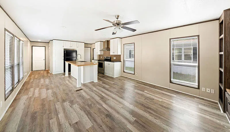 3 bed, 2.0 bath, 1216 sqft, $1,399 — Photo 2