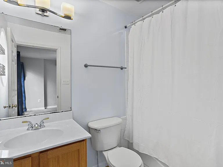 570 Eisenhower Dr — Photo 8