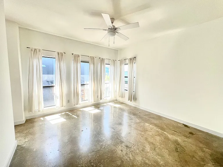 5900 Toscana Ave — Photo 13