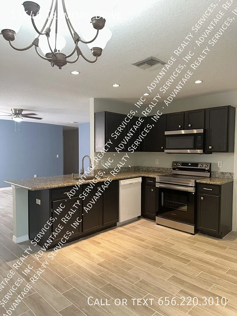 Ashley Lakes - Fully Renovated Home — Photo 3