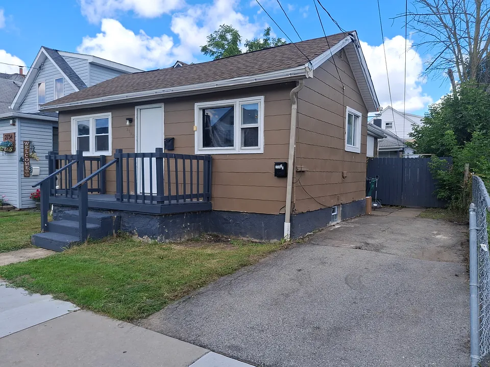 2738 Pierce Ave