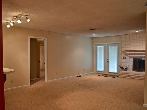 3rd image of 614 E North St