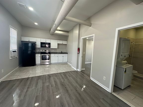 4th image of 2433 Pulaski St #3