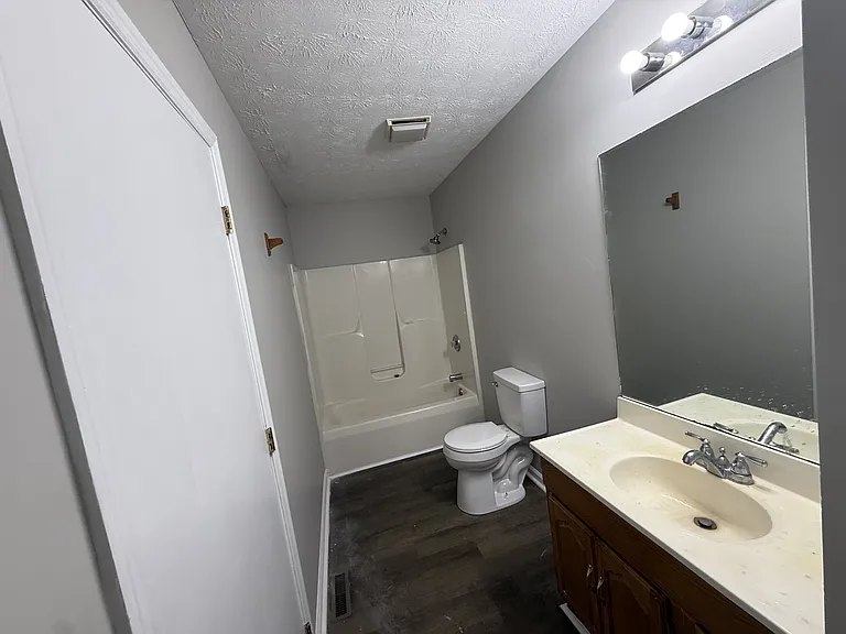 222 Diamond Ave — Photo 3