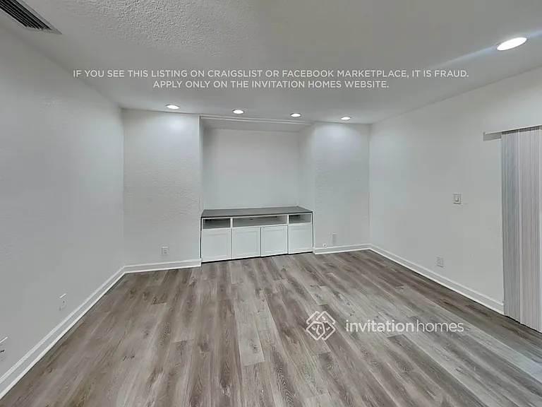 6340 NW 77th Ct — Photo 7