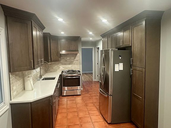 3rd image of 129 Sussex St Floor 1