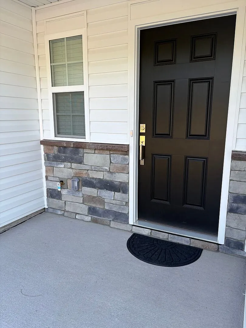 New Construction Townhome Near Reid School Road 3 Bedroom 2 Bath — Photo 3