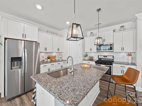 663 Cypress Glen Ln, Clover, SC 29710