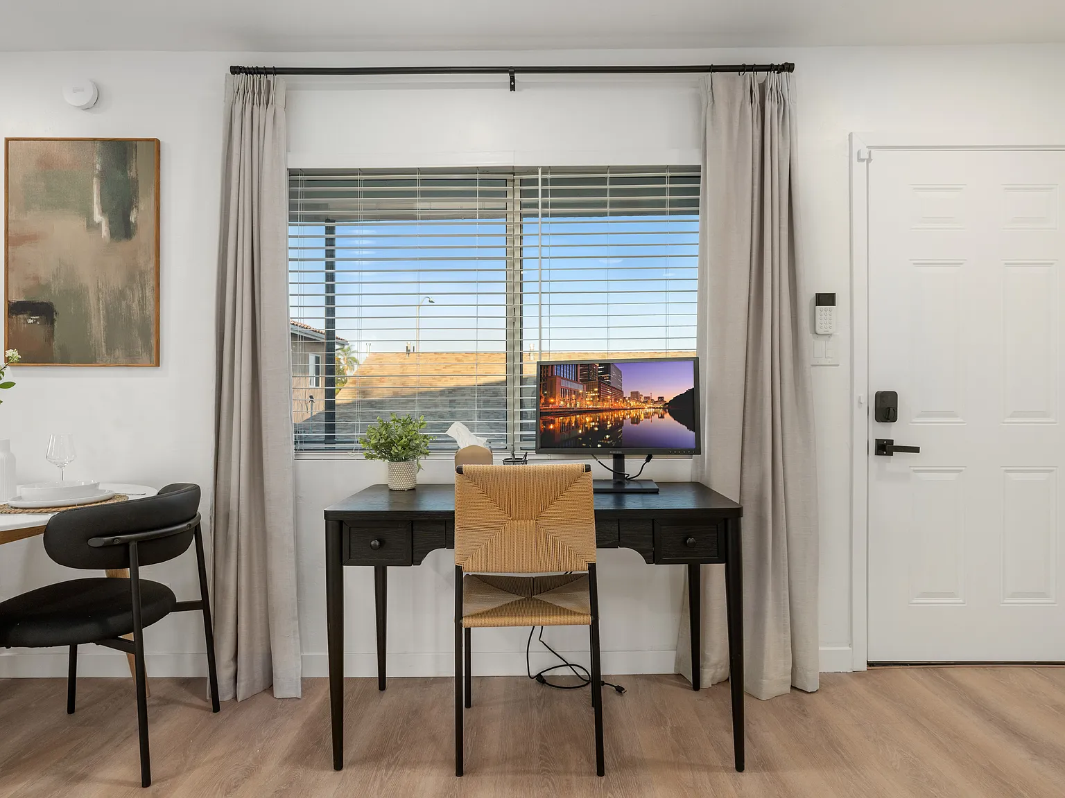 1 bed, 588 sqft, $3,250 — Photo 2