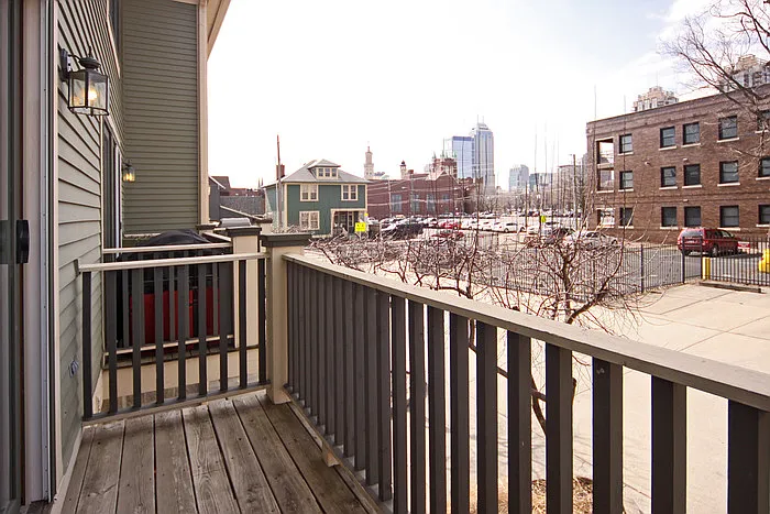 712 N East St — Photo 16