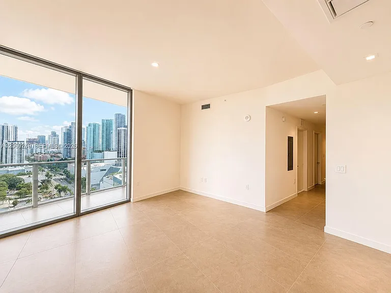 1400 Biscayne Blvd #1807 — Photo 8