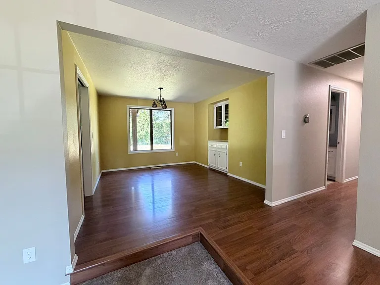 6388 Doral Dr SE — Photo 3