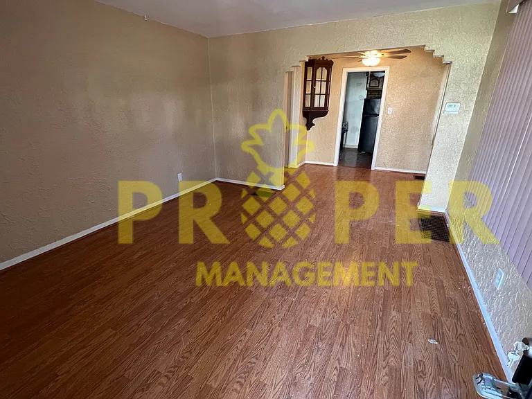 4210 Midway Ave — Photo 6