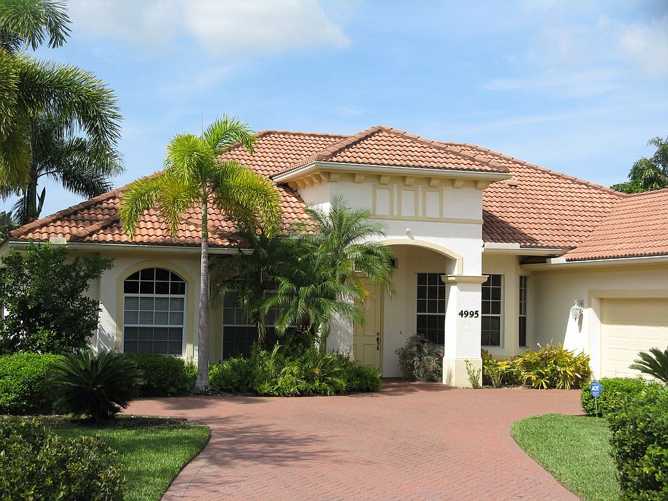 Long driveway to house
