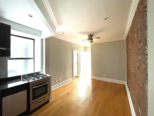 Rented by EXR | media 10