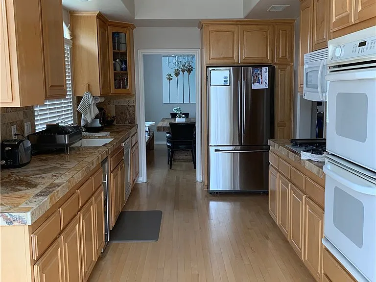 1007 Lilienthal Ln — Photo 9