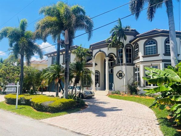 945 Cypress Dr