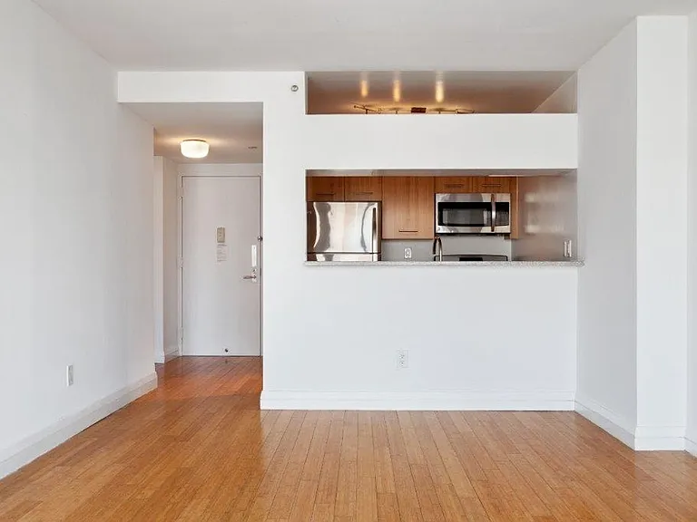 800 6th Ave #19D — Photo 6
