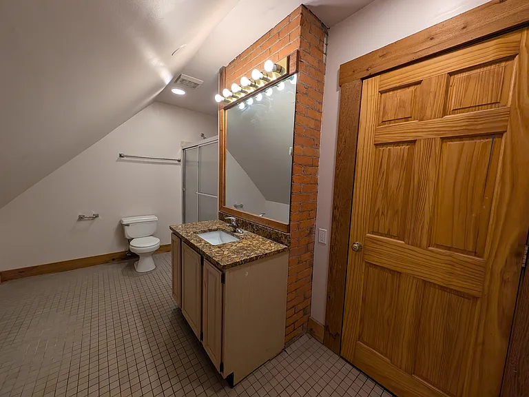 541 University Ave #5 — Photo 36