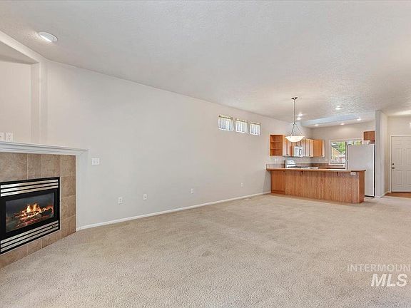 5th image of 2886 N Richter Ave