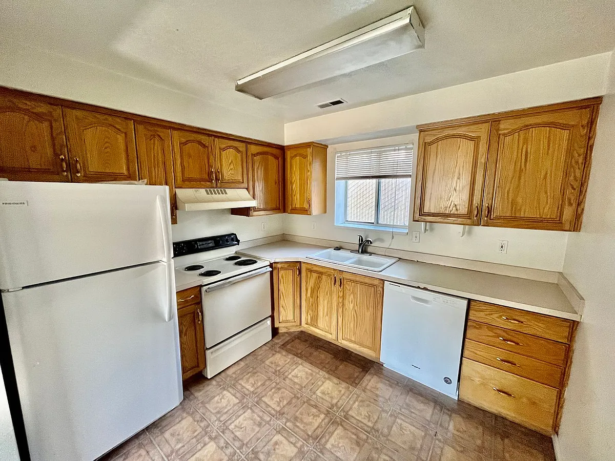 Building Photo - 49 N 400 W
