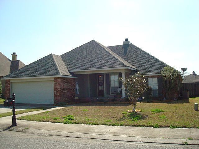 1st image of 115 Lakeshore Dr