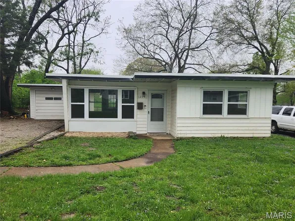 1215 Saint Jean St, Florissant, MO 63031