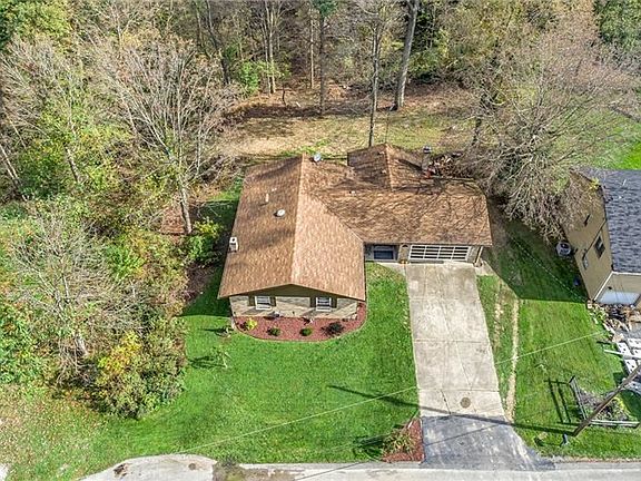 3rd image of 818 Allison Dr