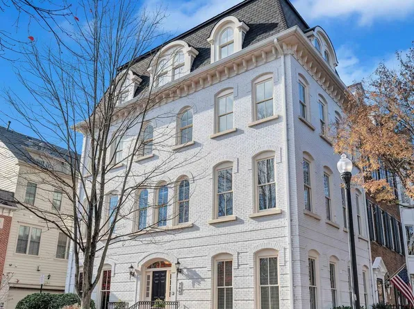 700 Rose Sq, Alexandria, VA 22314