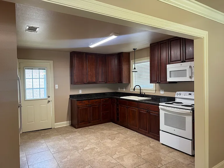 300 E Josephine St — Photo 2