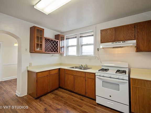 5th image of 6038 N Washtenaw Ave APT 3