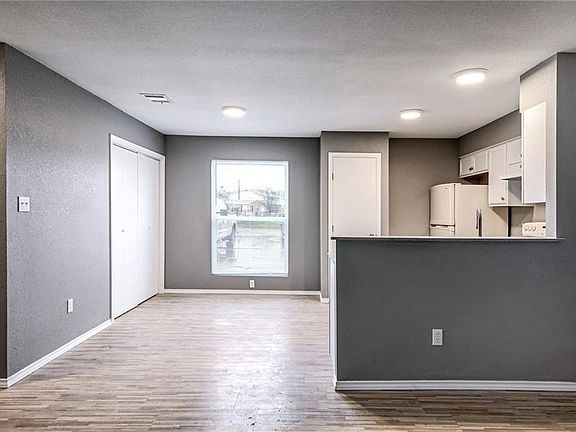 3rd image of 8410 Riverstone Dr #A-d