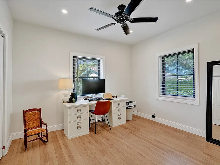 807 SW 18th St — Photo 40