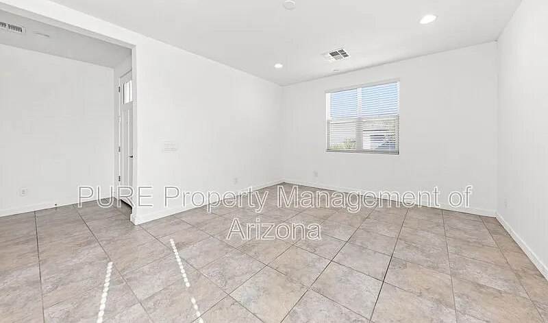 4 bed, 3.0 bath, 2274 sqft, $2,499 — Photo 4