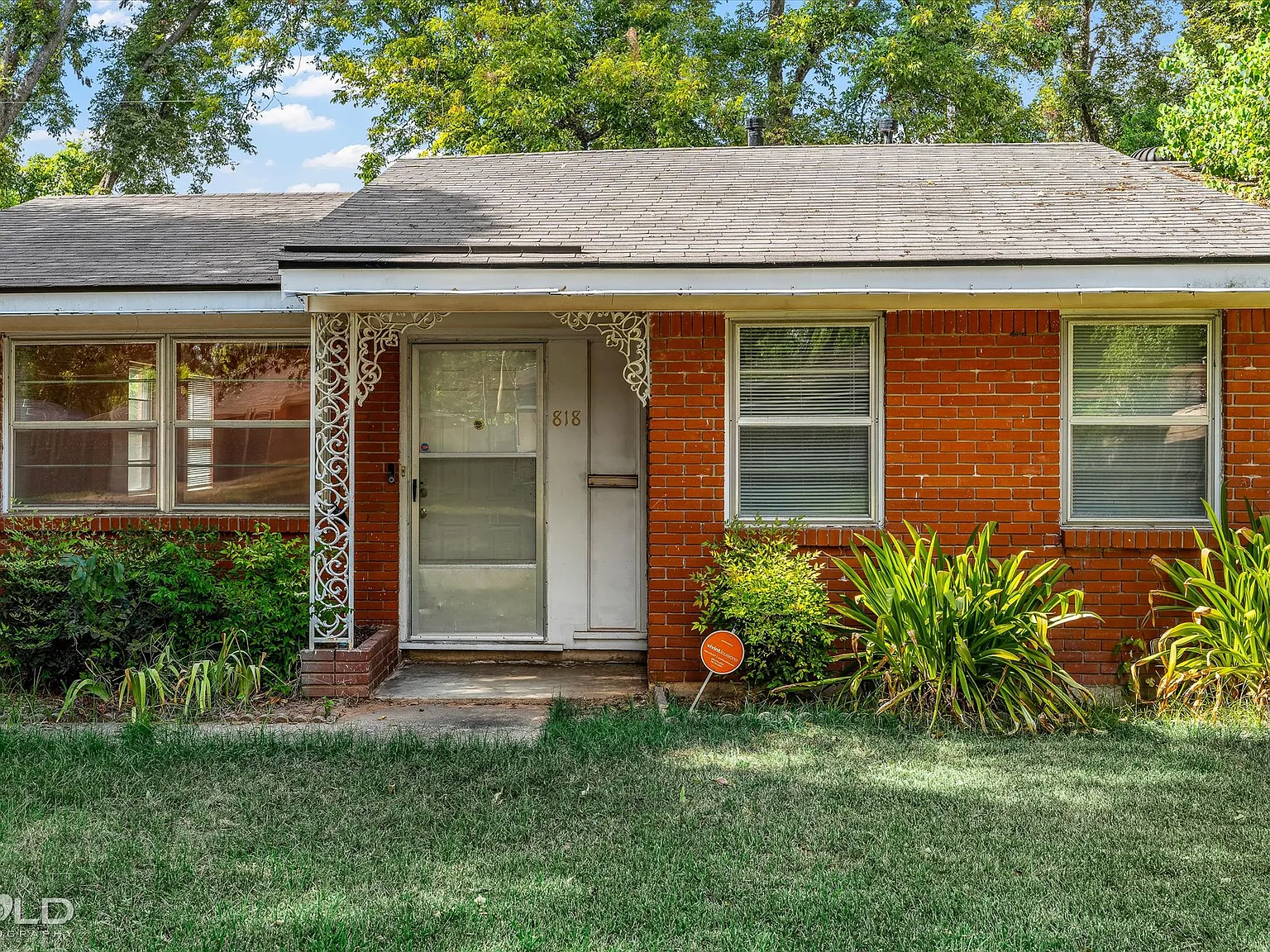 3 bed, 1100 sqft, $1,350 — Photo 1