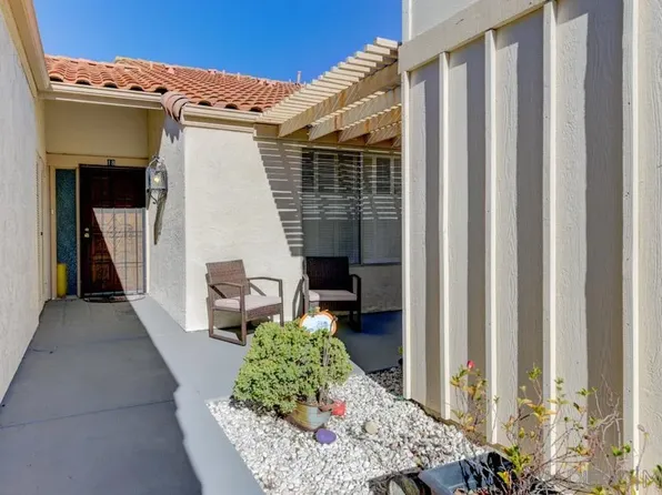 17469 Plaza Abierto Unit 18, San Diego, CA 92128
