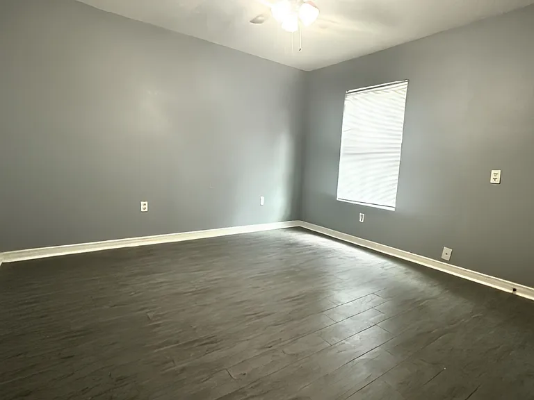 312 N Chestnut St #205 — Photo 5