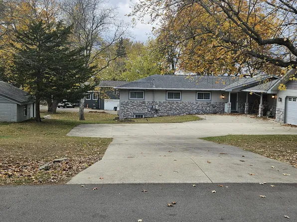 1884 Ladd Rd, Wolverine Lake, MI 48390