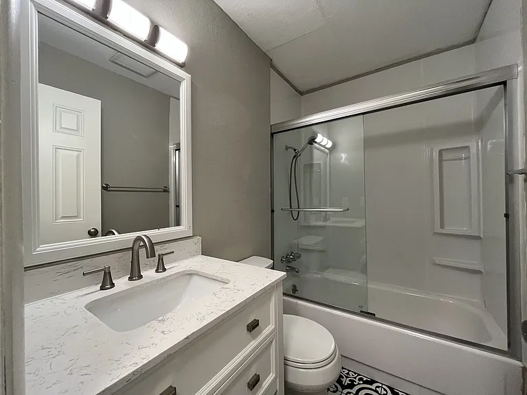 15827 NE Glisan St #3 — Photo 22