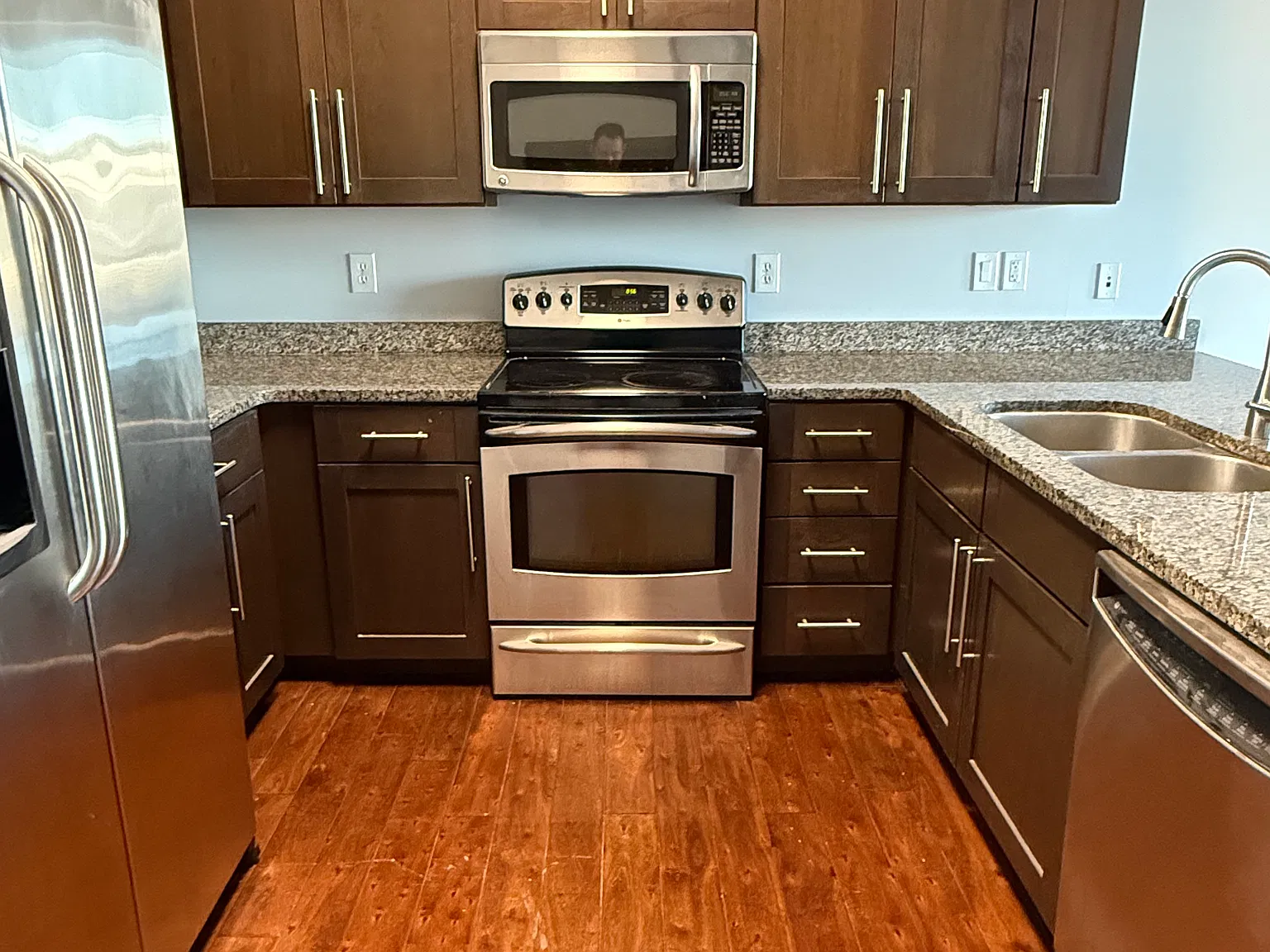 2 bed, 850 sqft, $2,000 — Photo 2
