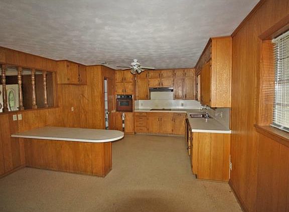 5th image of 105 Thompson Ln