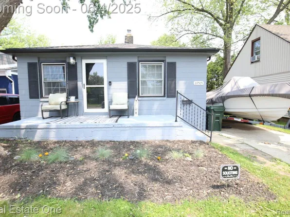 22505 Harper Lake Ave, Saint Clair Shores, MI 48080