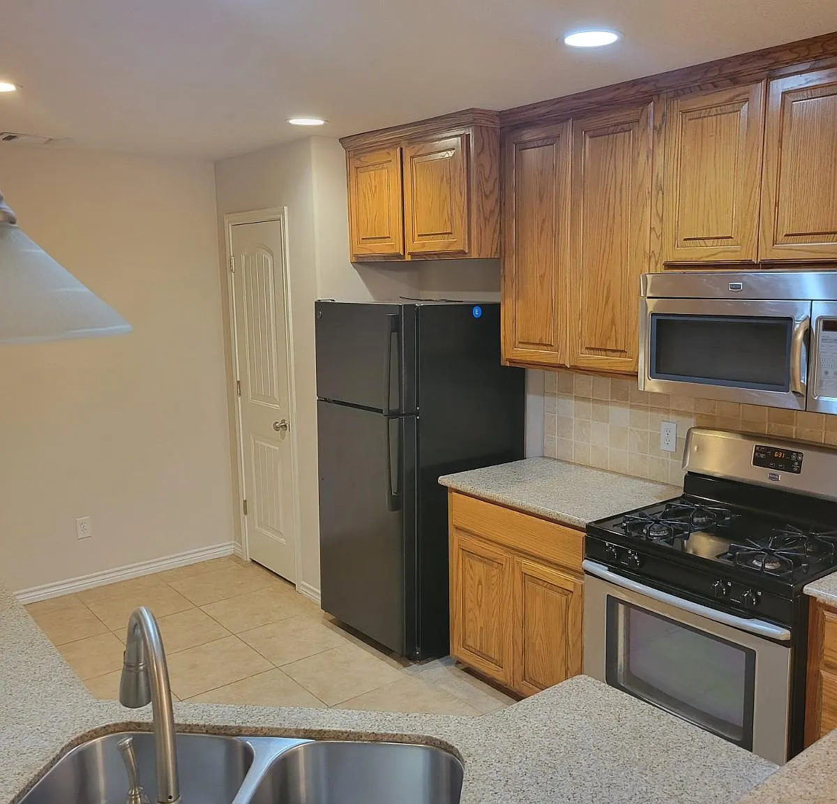 3 bed, 1568 sqft, $1,900 — Photo 3